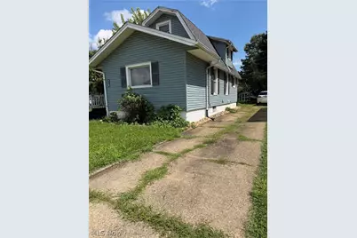 427 4th Street NW, New Philadelphia, OH 44663 - Photo 2
