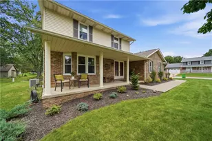 1633 Bennington Cir SW, North Canton, OH 44709 - Photo 2