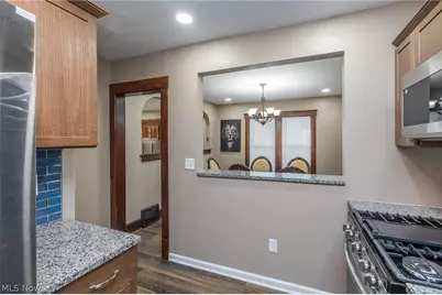 516 Bond Street, Elyria, OH 44035 - Photo 8