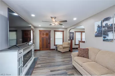 516 Bond Street, Elyria, OH 44035 - Photo 4