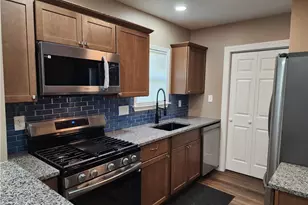 516 Bond St, Elyria, OH 44035 - Photo 8