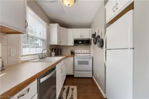 1206 W Maple St, North Canton, OH 44720 - Photo 10