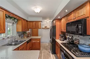 82 Whitefriars Dr, Akron, OH 44319 - Photo 22