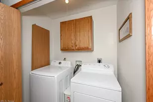 2156 Thornbury Ln, Akron, OH 44319 - Photo 8