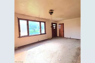 6118 Gladys Avenue, Elyria, OH 44035 - Photo 8