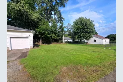 6118 Gladys Avenue, Elyria, OH 44035 - Photo 4