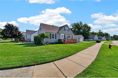 401 E 288th Street, Willowick, OH 44095 - Photo 4