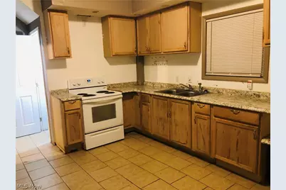 571 East Avenue, Akron, OH 44320 - Photo 2