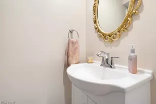 1256 Culpepper Dr, Akron, OH 44313 - Photo 8