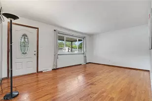 839 Sheffield Rd, Sheffield Lake, OH 44054 - Photo 4