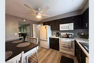 852 Pearson Circle #4, Boardman, OH 44512 - Photo 2