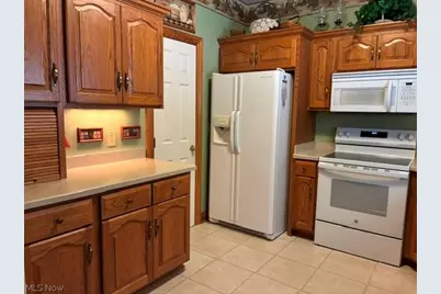 2940 Villa Glen Circle NW, Canton, OH 44708 - Photo 14
