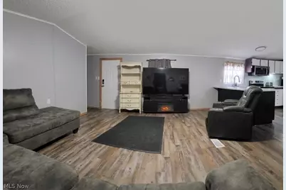 200 S Blackwood Drive, Zanesville, OH 43701 - Photo 6
