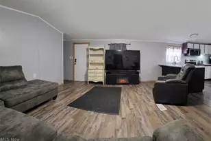 200 S Blackwood Dr, Zanesville, OH 43701 - Photo 6