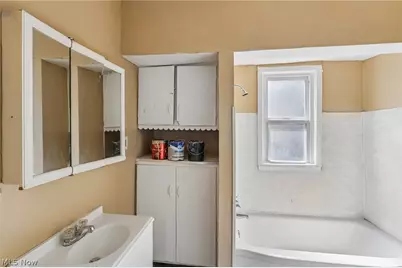 942 E 79th Street, Loveland, OH 44103 - Photo 32