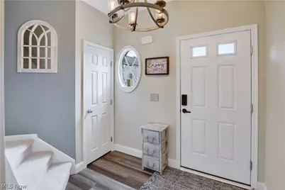 1506 Wellingshire Circle, Cuyahoga Falls, OH 44221 - Photo 2