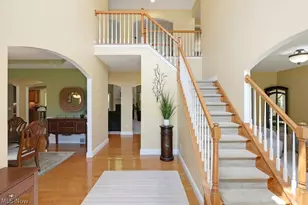 8247 Hemingway Ln, Concord Twp, OH 44060 - Photo 2