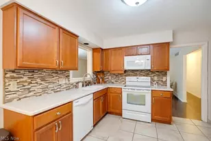 938 Sturbridge Dr, Akron, OH 44313 - Photo 12