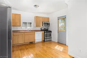 918 Raymond Ave, Barberton, OH 44203 - Photo 2