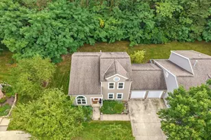 8569 Ravenswood Ln, Macedonia, OH 44056 - Photo 2