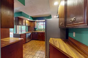 8495 Painesville Warren Rd, Concord Twp, OH 44077 - Photo 10