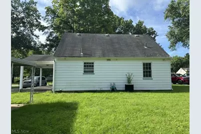 2224 Coral Sea, Youngstown, OH 44511 - Photo 2