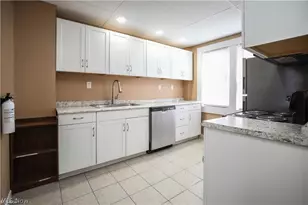 559 E Exchange St, Akron, OH 44306 - Photo 2