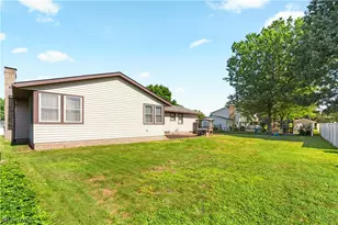 12534 Springwater Ave NW, Uniontown, OH 44685 - Photo 4