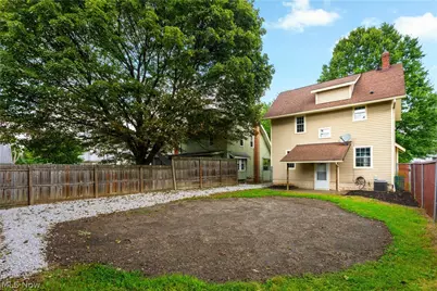 156 E Mapledale Avenue, Akron, OH 44301 - Photo 2
