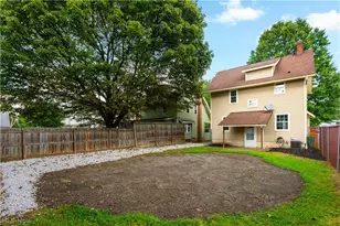 156 E Mapledale Ave, Akron, OH 44301 - Photo 2