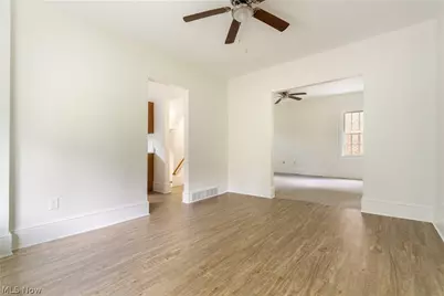 156 E Mapledale Avenue, Akron, OH 44301 - Photo 10