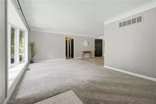 8160 Joyce Rd, Grandview Heights, OH 44147 - Photo 8