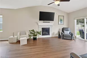 258 Silver Spg Cir, Elyria, OH 44035 - Photo 6