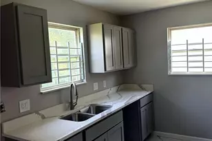 10011 Hulda Ave, Loveland, OH 44104 - Photo 12