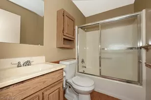 879 Hampton Ridge Dr, Akron, OH 44313 - Photo 18