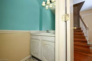 879 Hampton Ridge Dr, Akron, OH 44313 - Photo 16