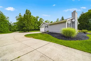 9225 Willson Dr, Chagrin Falls, OH 44023 - Photo 4