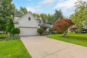 817 Quail Hollow Cir, Avon Lake, OH 44012 - Photo 2