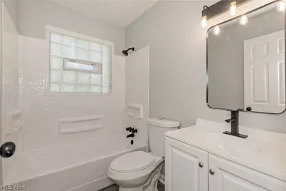 2215 Willowrow Avenue NE, Canton, OH 44705 - Photo 28