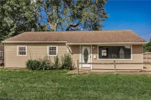 2215 Willowrow Ave NE, Canton, OH 44705 - Photo 2