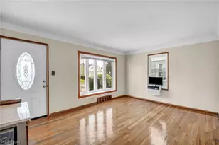30213 Robert St, Wickliffe, OH 44092 - Photo 6