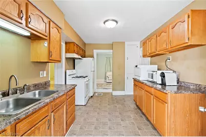 777 Montana Avenue, Akron, OH 44314 - Photo 6