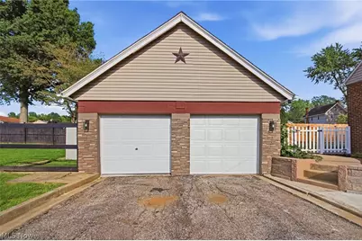 571 Wesleyan Avenue, Barberton, OH 44203 - Photo 44