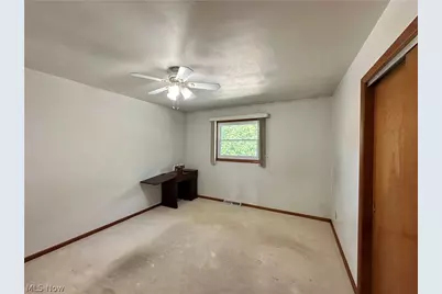 128 Starvaggi Drive, Weirton, WV 26062 - Photo 12