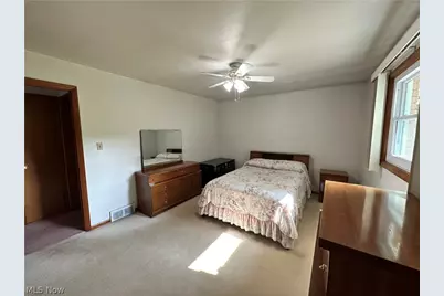 128 Starvaggi Drive, Weirton, WV 26062 - Photo 8
