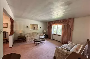 128 Starvaggi Dr, Weirton, WV 26062 - Photo 2