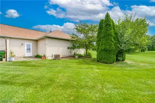 332 W Heatherwood Dr, Barberton, OH 44203 - Photo 18