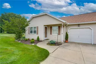 332 W Heatherwood Dr, Barberton, OH 44203 - Photo 2