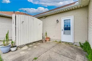 332 W Heatherwood Dr, Barberton, OH 44203 - Photo 20