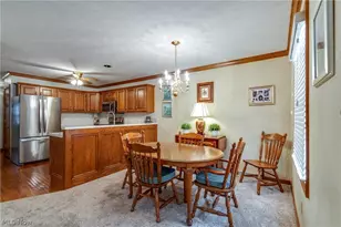 332 W Heatherwood Dr, Barberton, OH 44203 - Photo 10